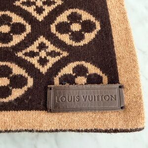 Louis Vuitton Beige and Dark Brown Knit Scarf